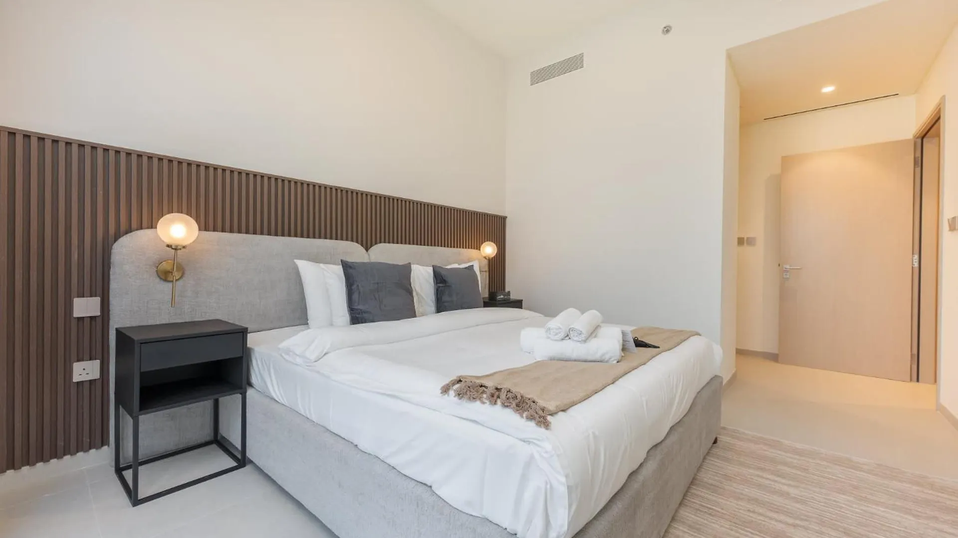 Апартаменты Sleeps 6 In Grande, Downtown With Burj Khalifa Views Дубай 0*,  ОАЭ