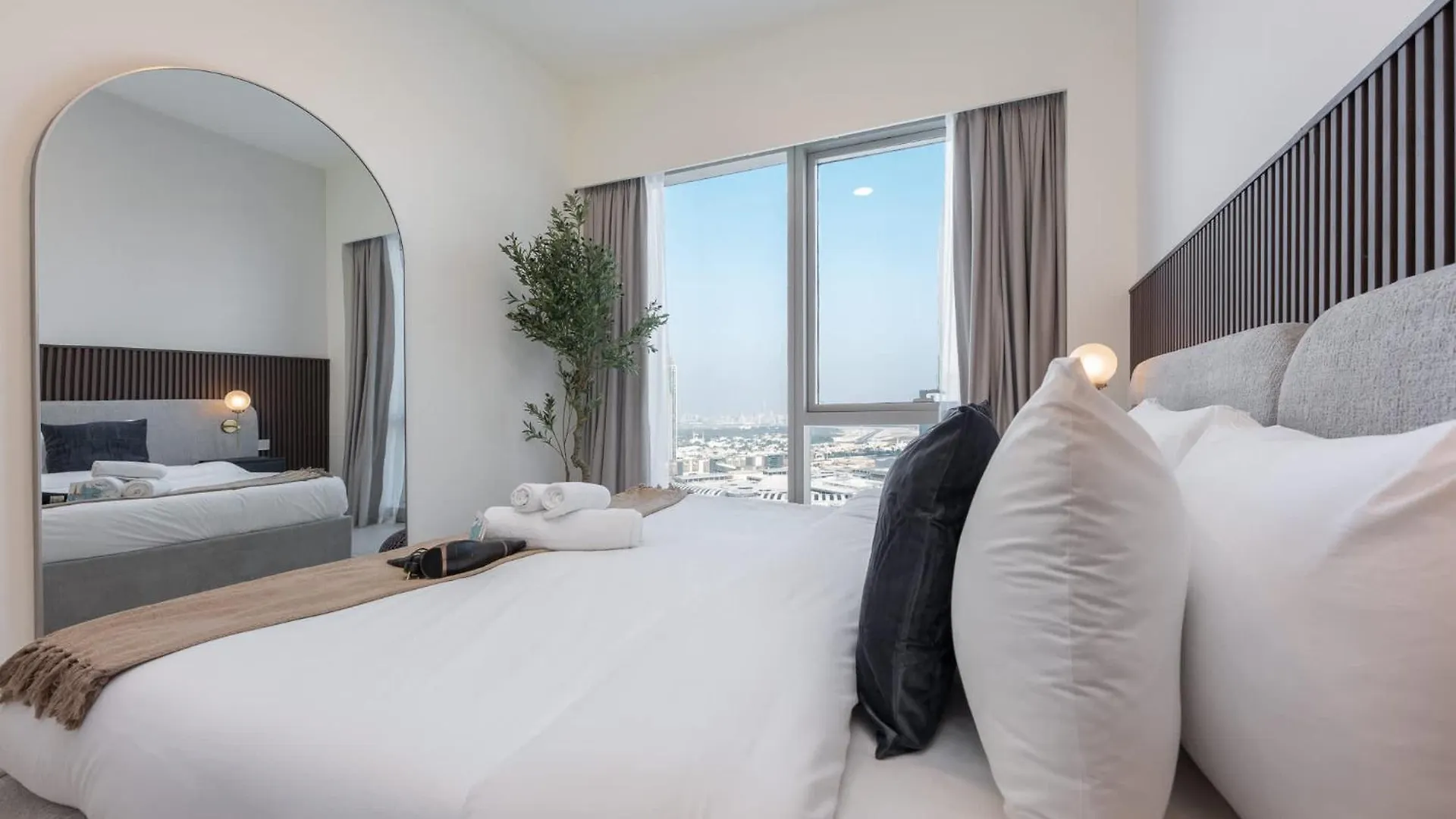 Апартаменты Sleeps 6 In Grande, Downtown With Burj Khalifa Views Дубай