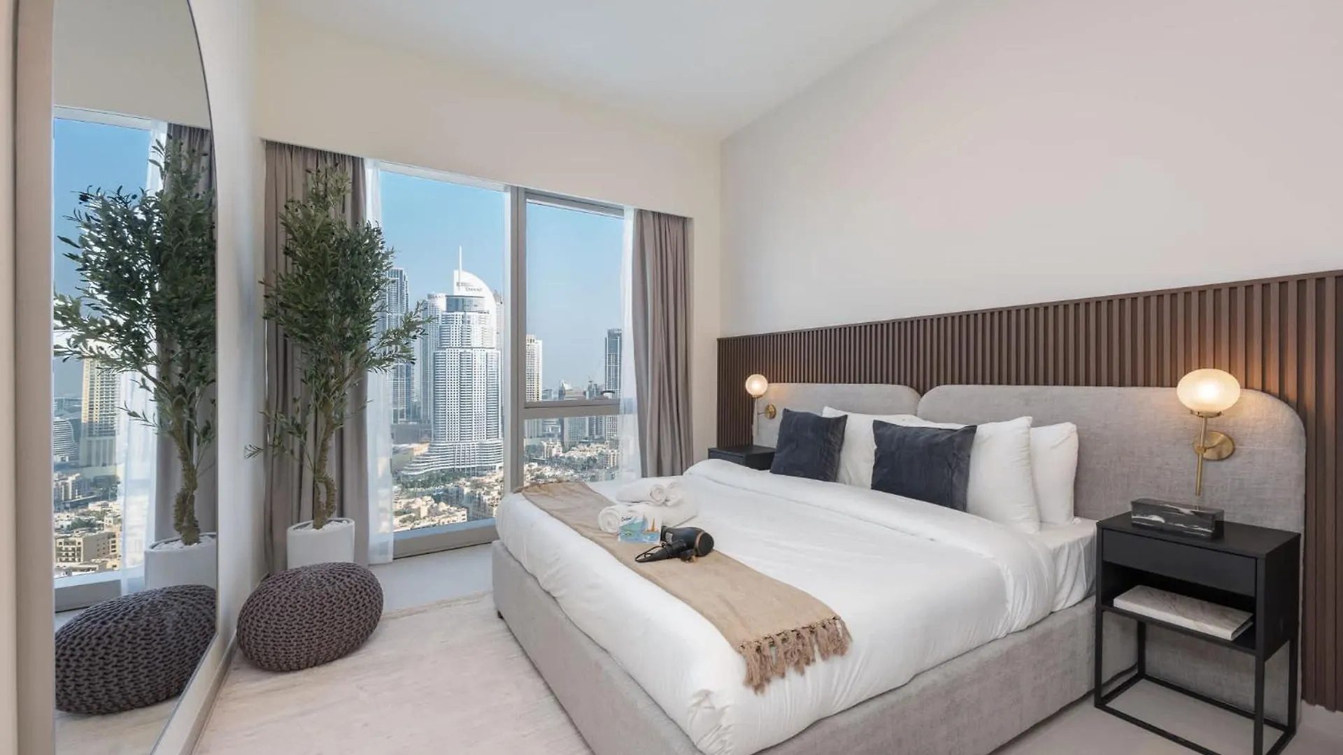 Апартаменты Sleeps 6 In Grande, Downtown With Burj Khalifa Views Дубай 0*,