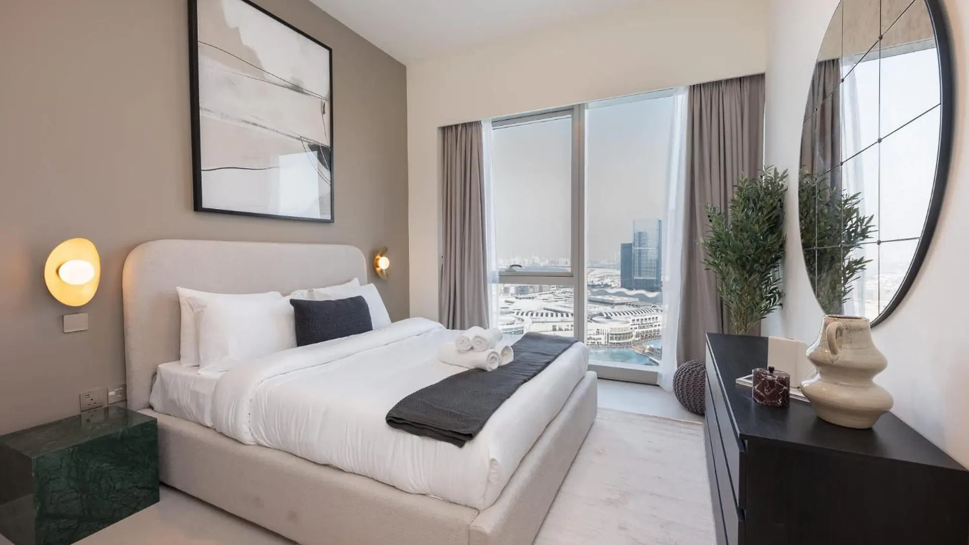 Апартаменты Sleeps 6 In Grande, Downtown With Burj Khalifa Views Дубай