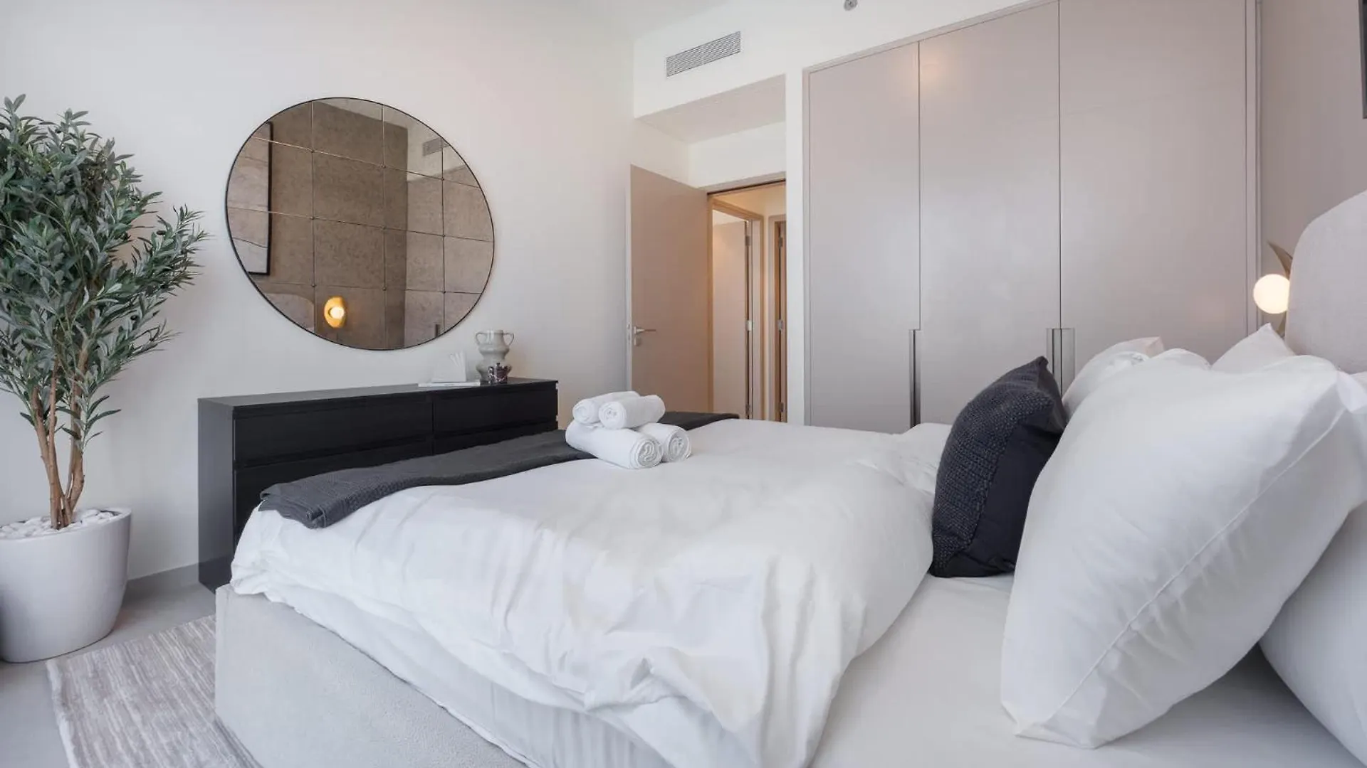 Апартаменты Sleeps 6 In Grande, Downtown With Burj Khalifa Views Дубай ОАЭ